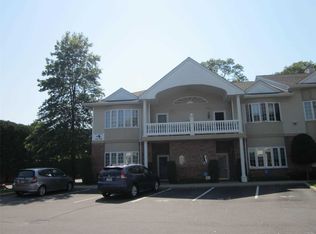 57 Sarah Ct, Amityville, NY 11701