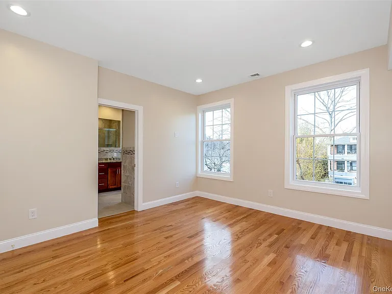 16 Grand Blvd — Photo 15