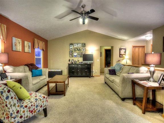 5th image of 10962 Douglas Dr