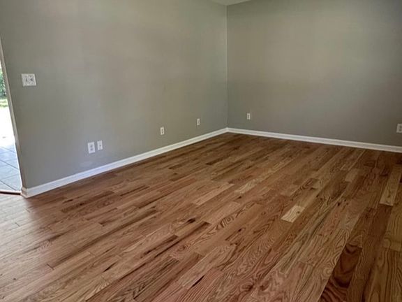 3rd image of 8326 Oak Dr