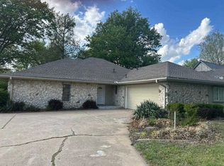 2703 Homestead Ln N, Ponca City, OK 74604