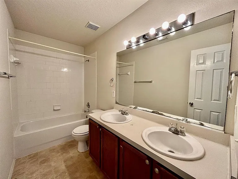 10623 Sugar Trace Dr — Photo 31