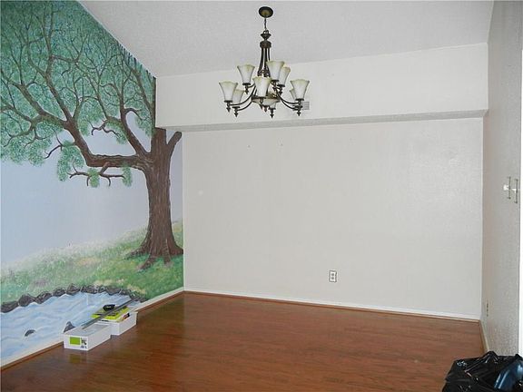 4th image of 2610 Encina Dr