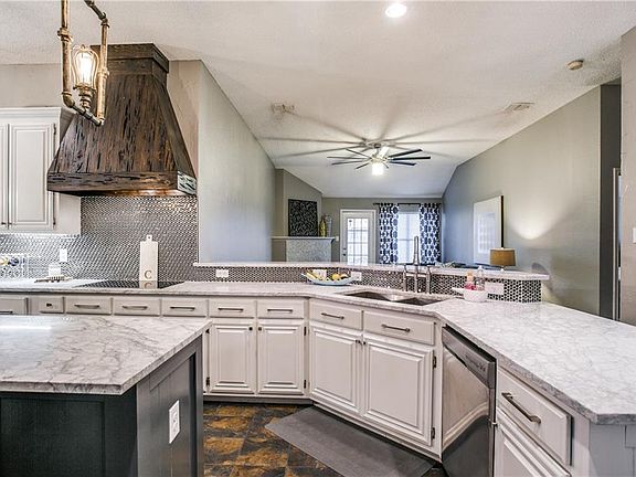 4th image of 10117 Anne Dr
