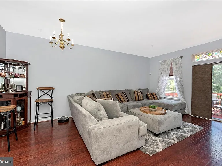 124 Cavenrock Ct — Photo 12