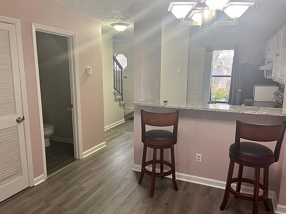 4th image of 674 Shadywood Ln