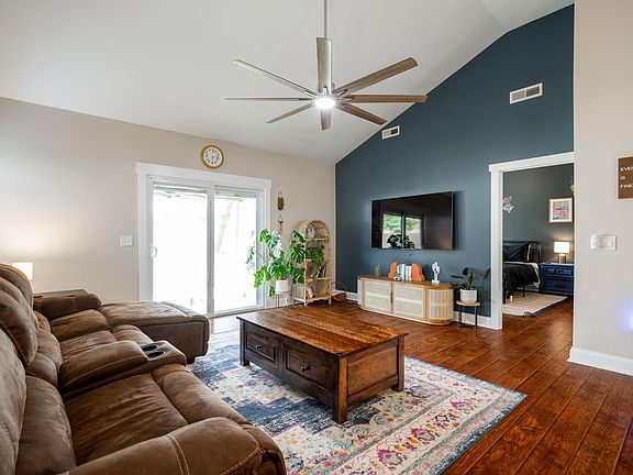 3rd image of 2748 Stone Trace Dr