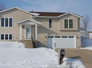 612 Brookstone Way, Watertown, WI 53094