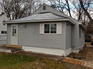 1215 Parkway Dr, Benton Harbor, MI 49022