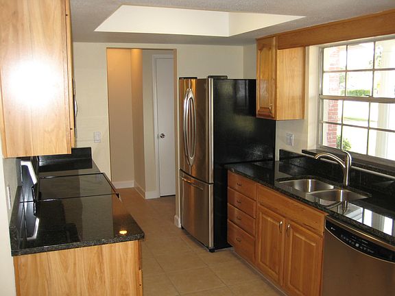 2nd image of 24 Carriage Hill Cir