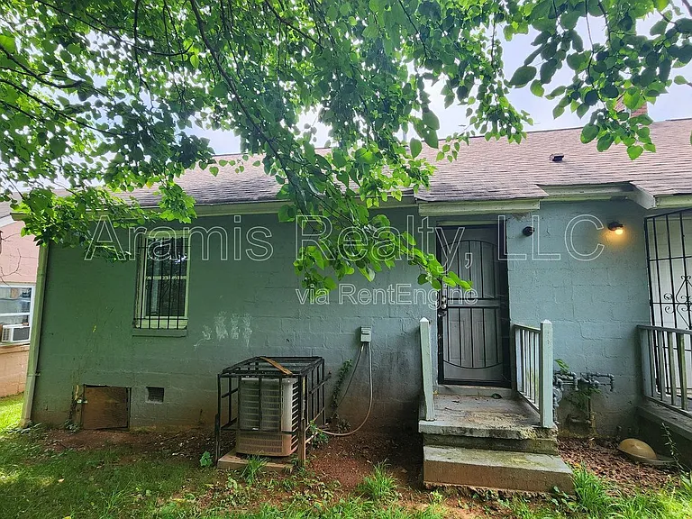 248 Rosser St SW — Photo 11