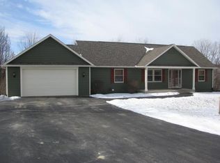 3 Shorewood Dr, Galena, IL 61036