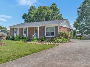208 Stephens Dr, Morganton, NC 28655