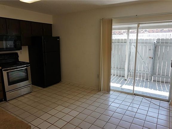 2nd image of 1628 Vintage Dr APT 6