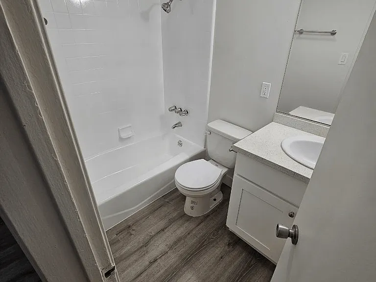 10327 Downey Ave — Photo 16