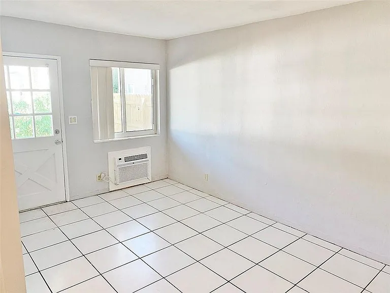 1958 Liberty St #2 — Photo 5
