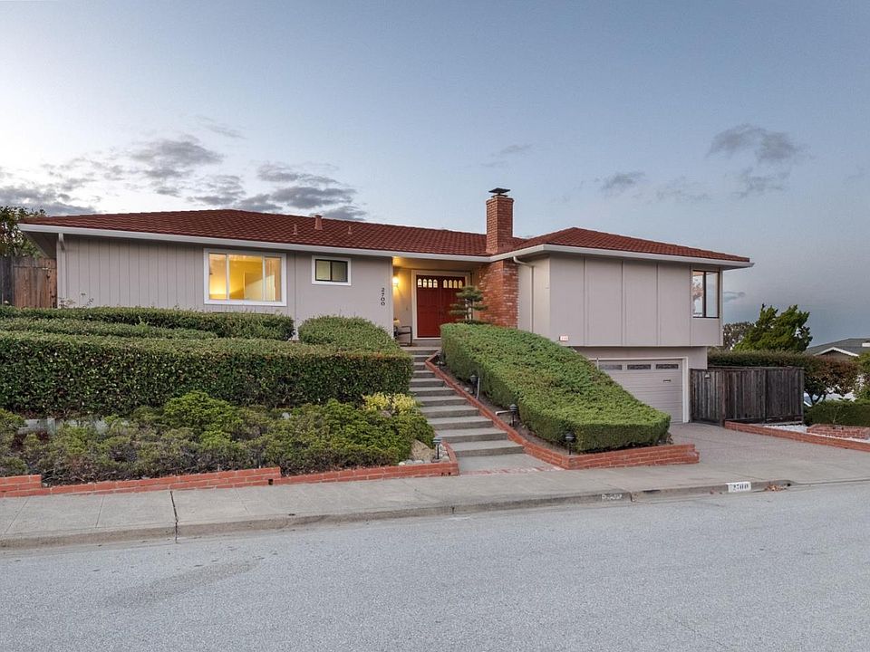 1st image of 2700 Mariposa Dr