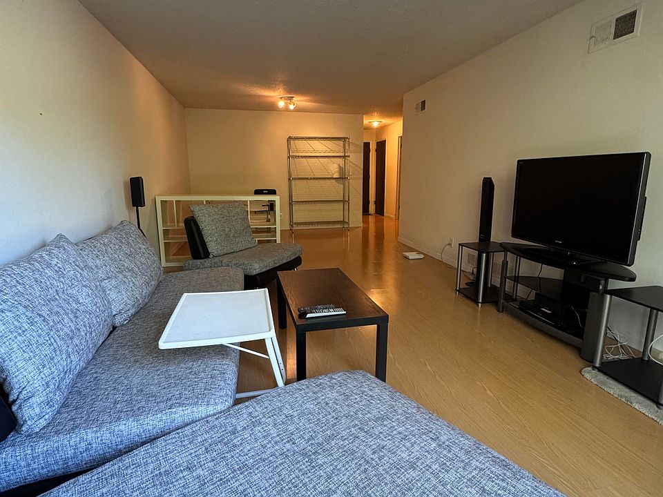 1st image of 3232 Henrietta St #3