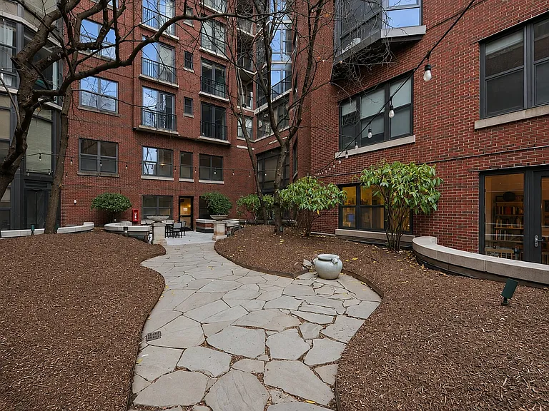1390 Kenyon St NW #325 — Photo 3