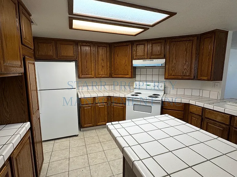6059 Gentry Ave — Photo 7