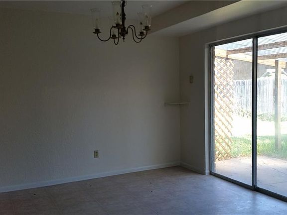 4th image of 2108 Matagorda Dr