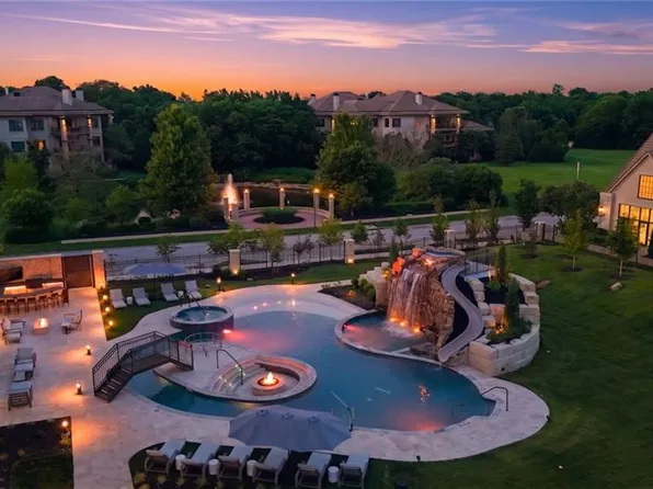 4951 W 134th St #301, Leawood, KS 66209