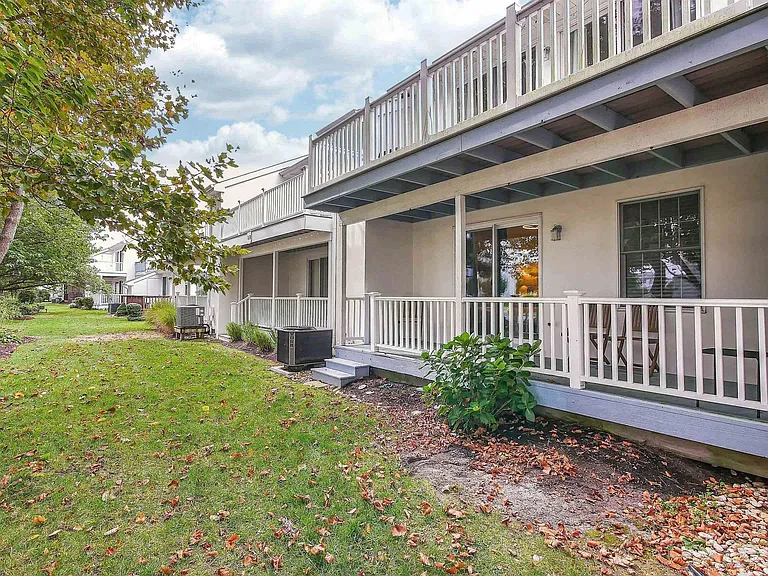 310 Seashell Ln — Photo 15