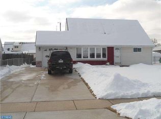 57 Pine Needle Rd, Levittown, PA 19056