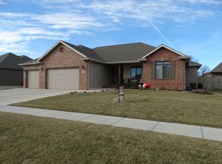 410 Greystone Dr, Salina, KS 67401