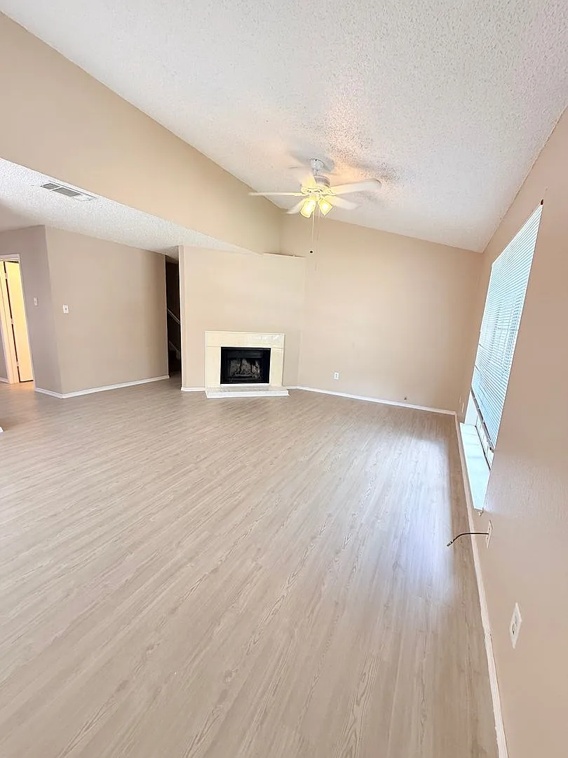 512 Rita Lane — Photo 3