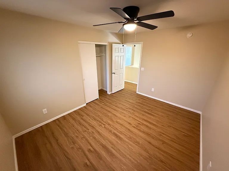 1457 E 10th Pl — Photo 21