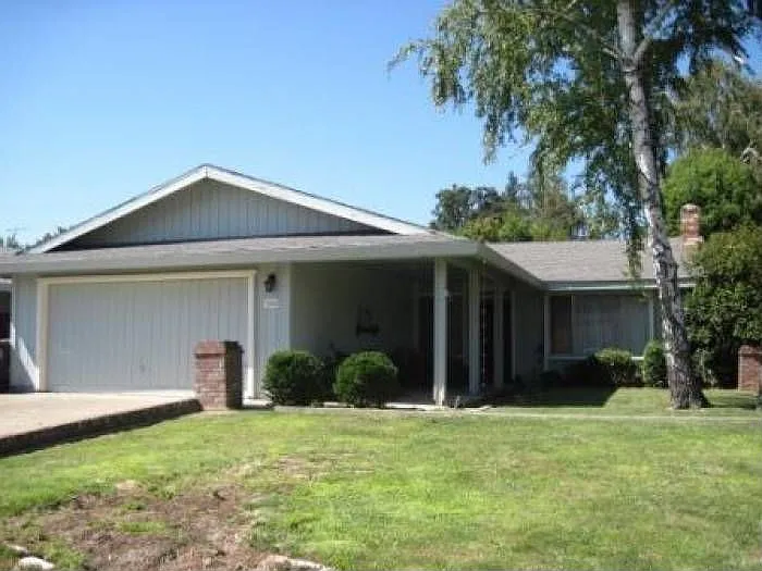 1628 Klamath River Dr photo 1