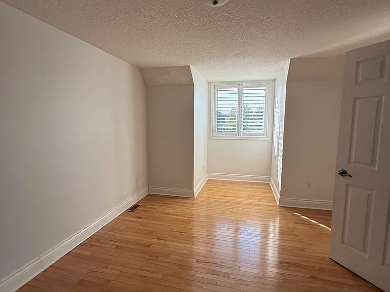 173 Hawkins Dr — Photo 4