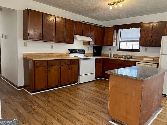 2nd image of 506 Carlton Dr