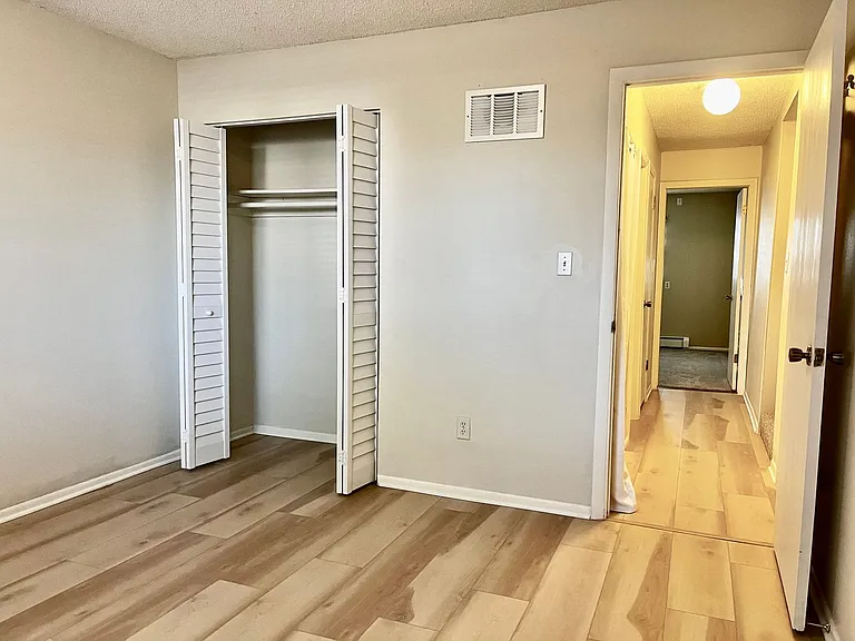 1782 & 1784 N Overland Trl — Photo 13
