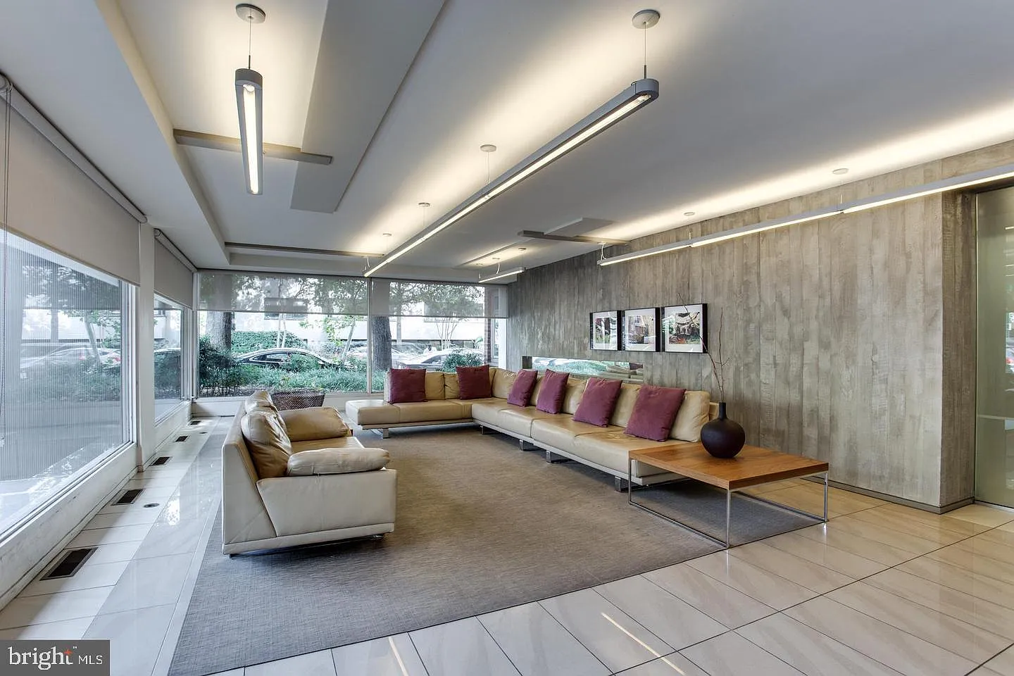 Dupont East Condominium — Photo 2