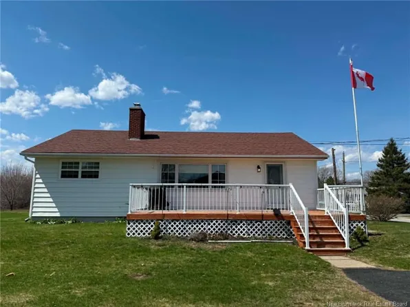 60 McIntosh St, Miramichi, NB E1N 2B3