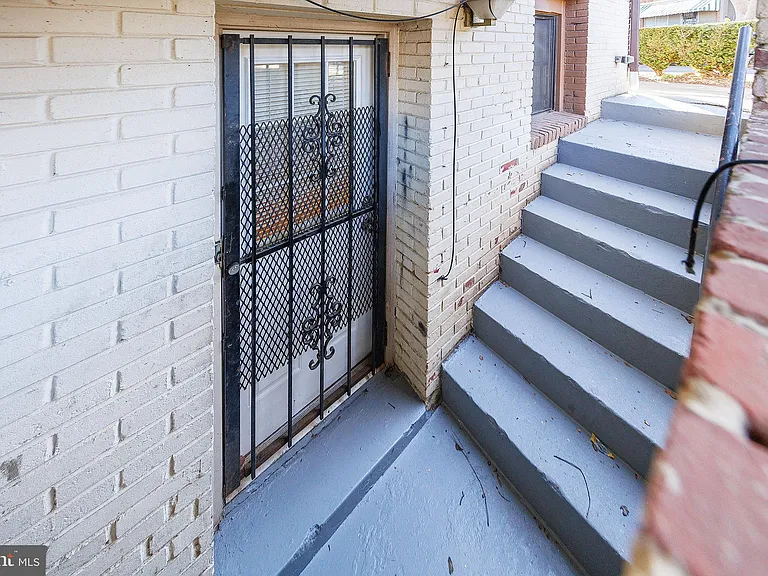 300 Oklahoma Ave NE #101 — Photo 18