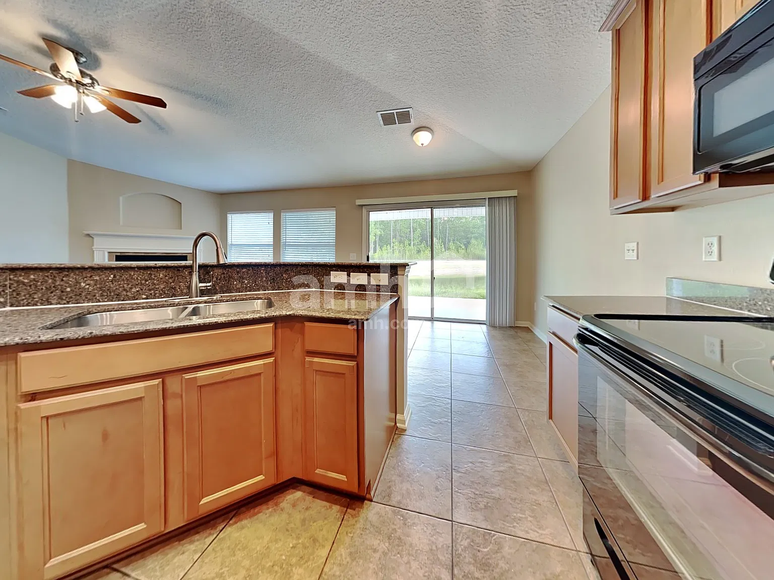 4 bed, 2.0 bath, 1974 sqft, $2,235 — Photo 4
