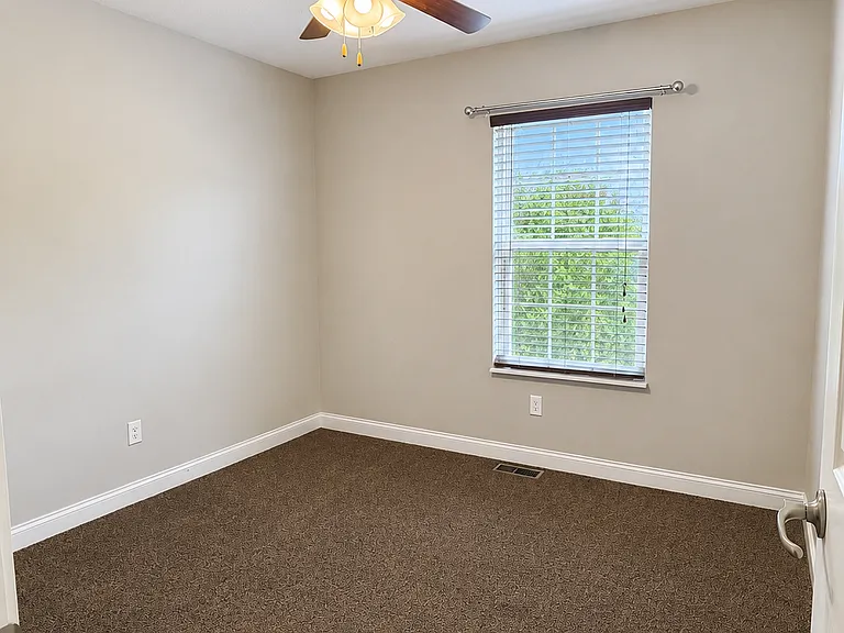 1005 Lennox Cir — Photo 18
