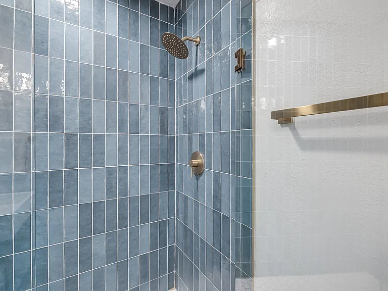 1111 W Comanche St — Photo 36