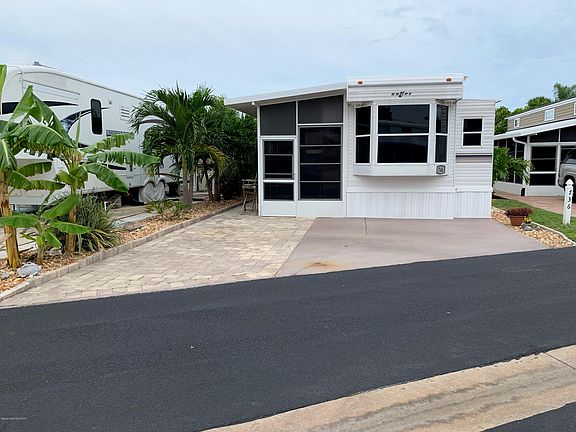 3rd image of 746 Pier Ln #435
