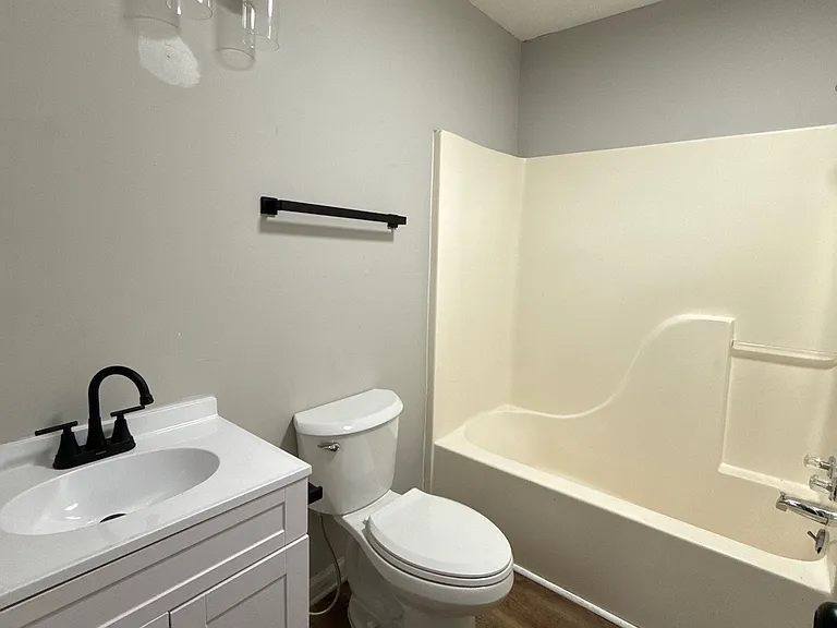 319 Anderson Ave — Photo 4
