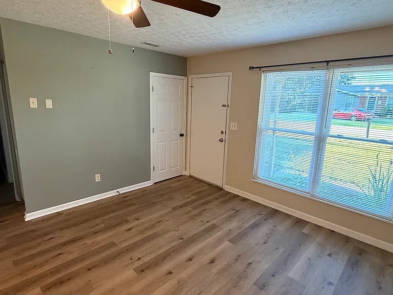 6408 Riverdale Rd — Photo 5