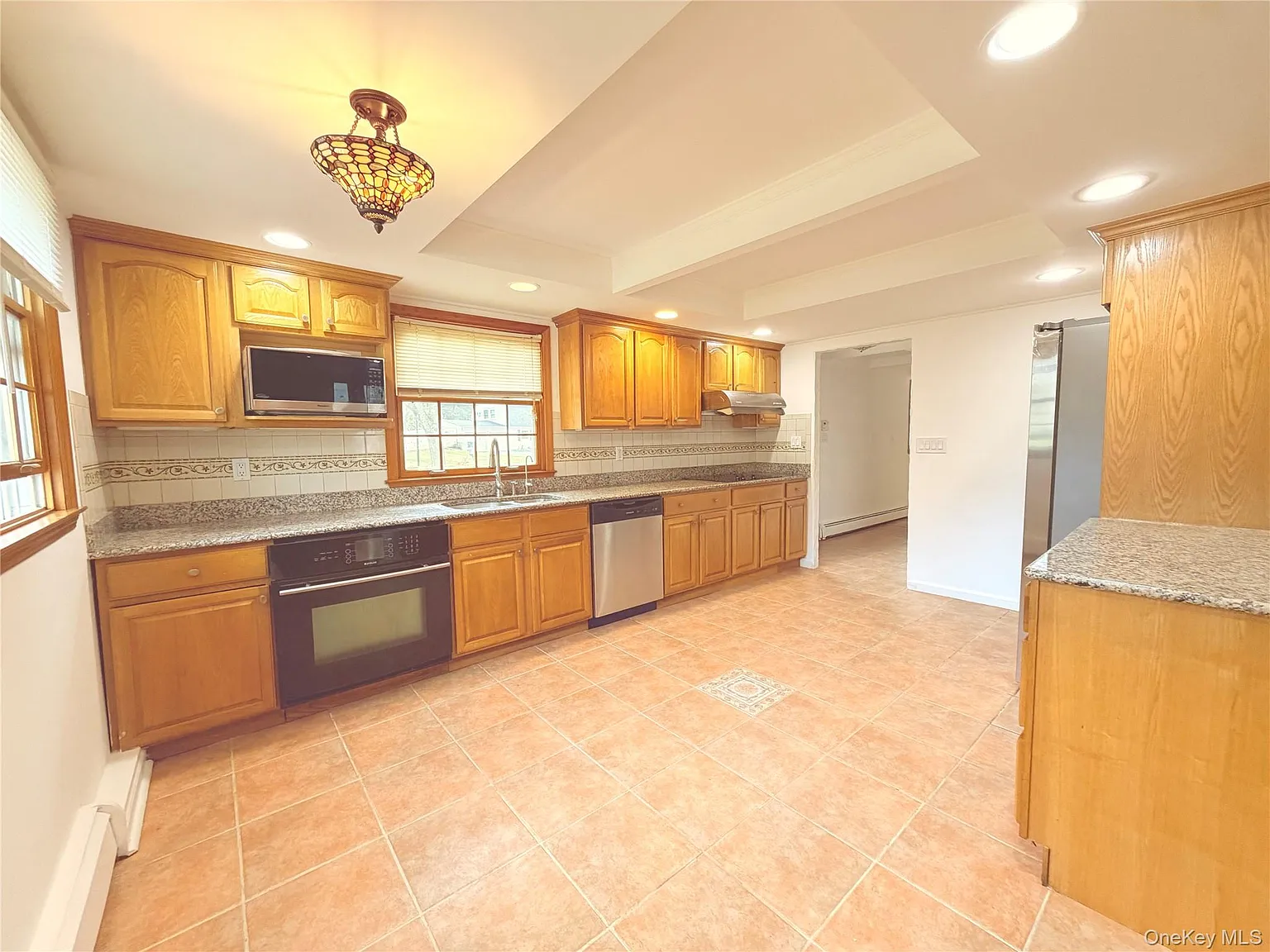4 bed, 2.0 bath, 2200 sqft, $5,000 — Photo 2