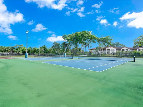 3001 Holiday Springs Blvd APT 202, Margate, FL 33063