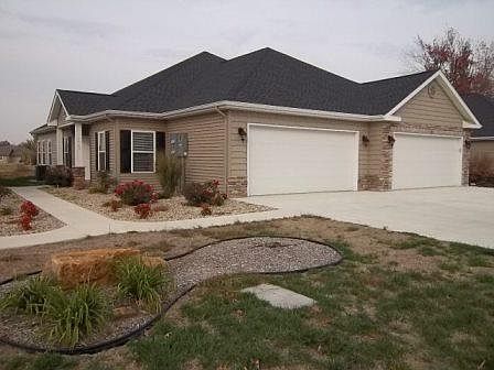 1st image of 827 Blossom Ct