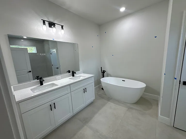 1557 W Elder Ln — Photo 16