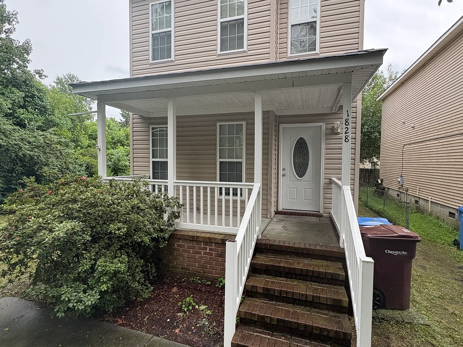 1828 Warfield St — Photo 2