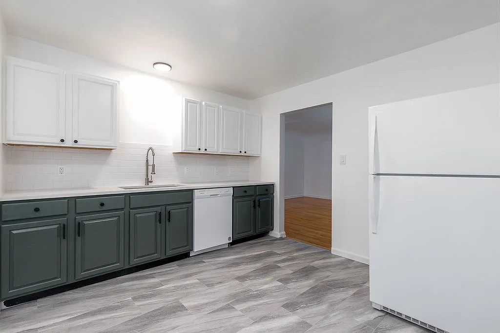2 bed, 1100 sqft, $2,300 — Photo 2